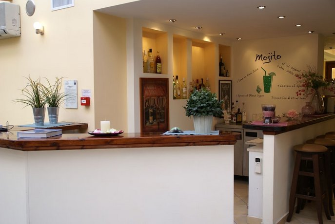 Yria Hotel