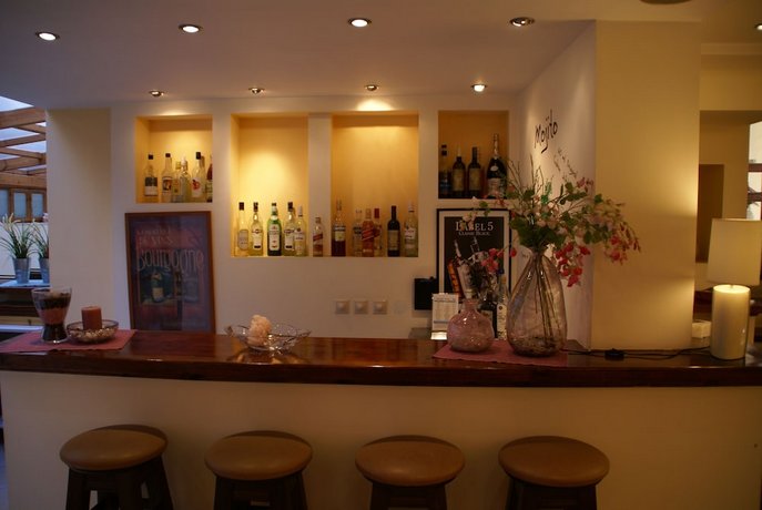 Yria Hotel