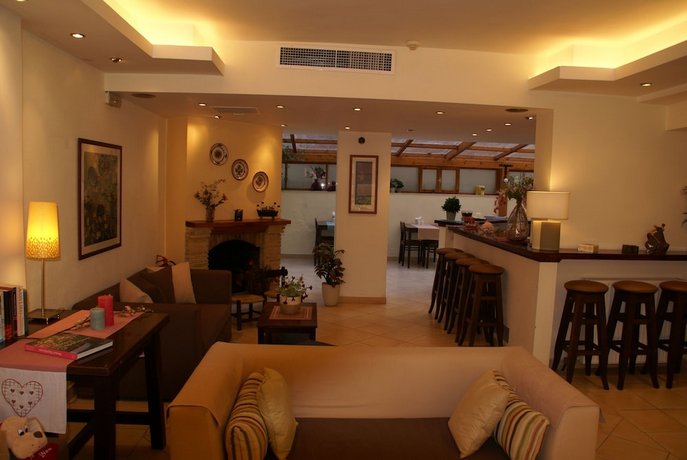 Yria Hotel