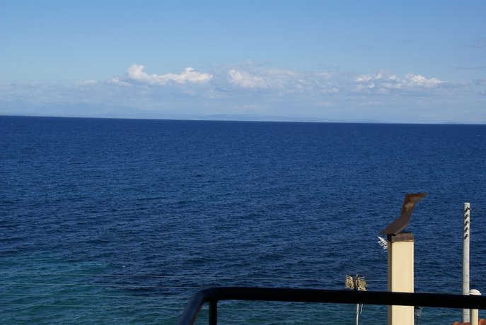 Yria Hotel
