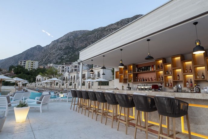 HUMA Kotor Bay