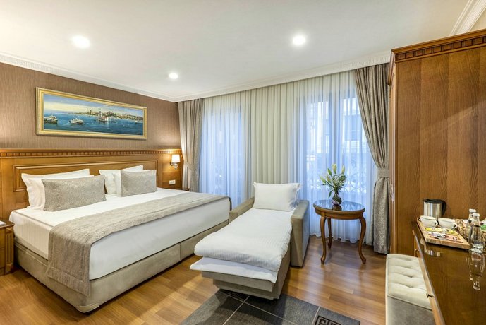 Royan Suites