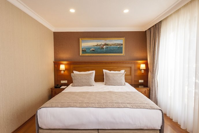 Royan Suites