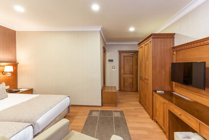 Royan Suites