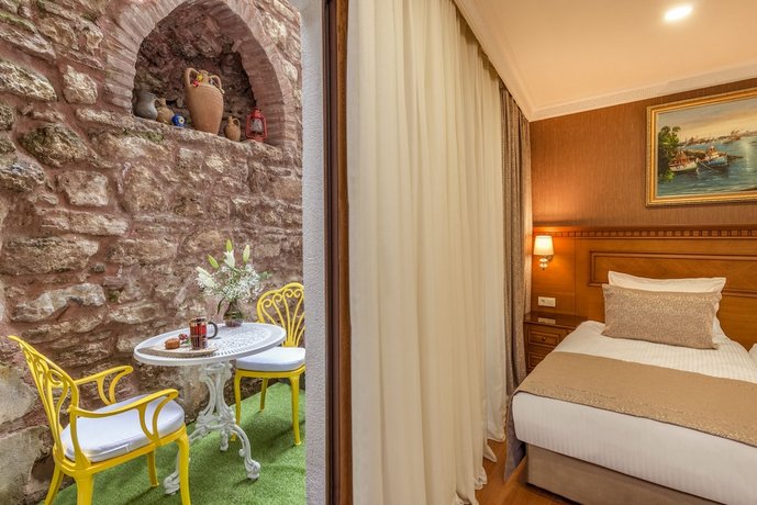 Royan Suites
