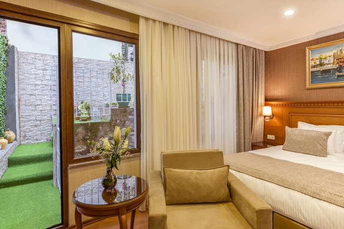 Royan Suites