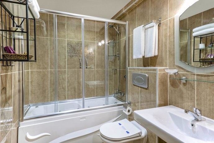Royan Suites