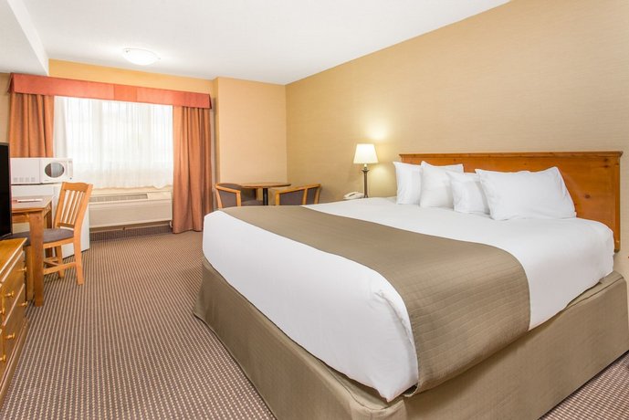 Canmore Inn & Suites