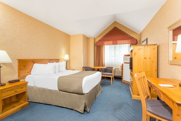 Canmore Inn & Suites