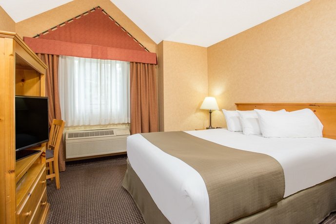 Canmore Inn & Suites