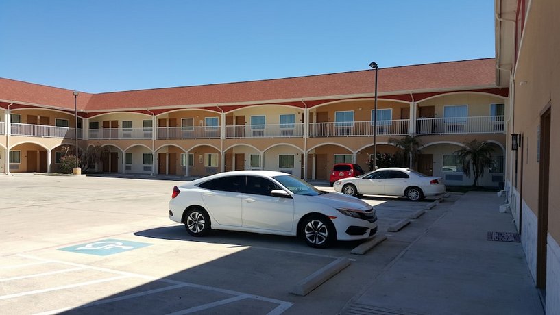 Executive Inn & Suites Floresville