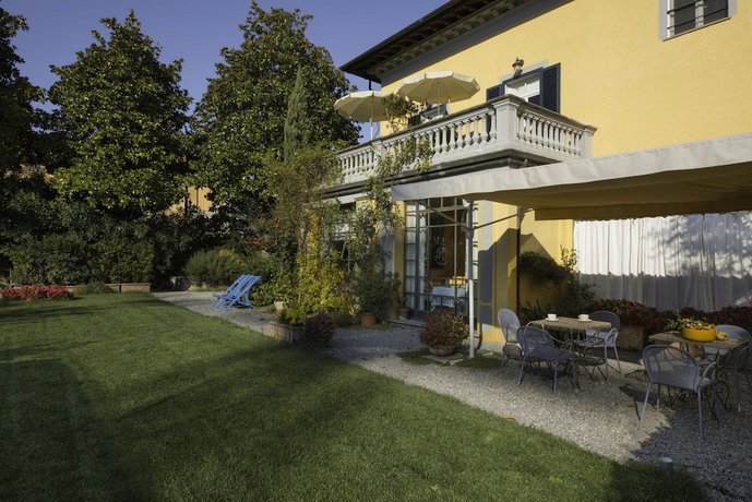 Al Porto Di Lucca B&B