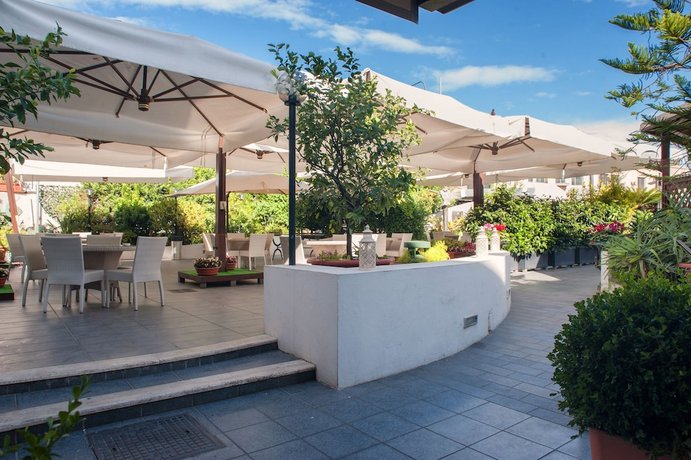 Magri's Hotel
