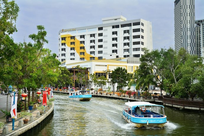 Tun Fatimah Riverside Hotel