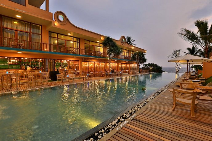 Thaproban Pavilion Waves Unawatuna