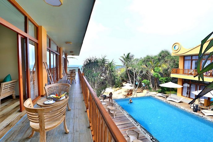 Thaproban Pavilion Waves Unawatuna