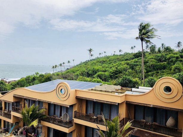Thaproban Pavilion Waves Unawatuna