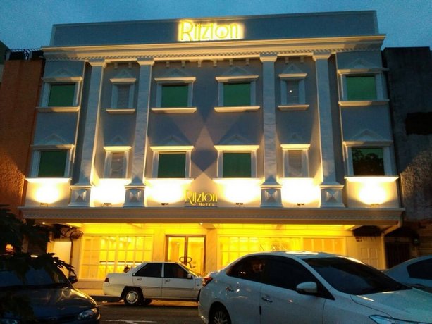 Ritzton Hotel