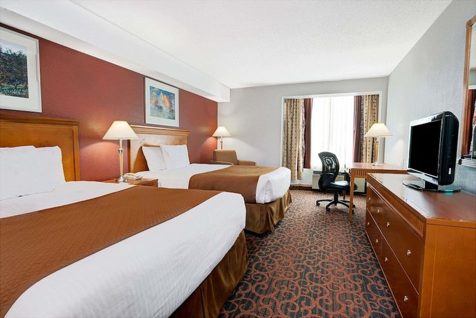 Ramada by Wyndham Niagara Falls Fallsview