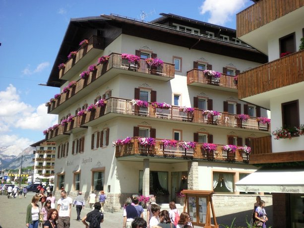 Hotel Aquila Cortina d'Ampezzo Col Druscie Ski Lift Italy thumbnail