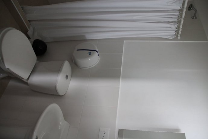 Hostal Lleras Calle 8