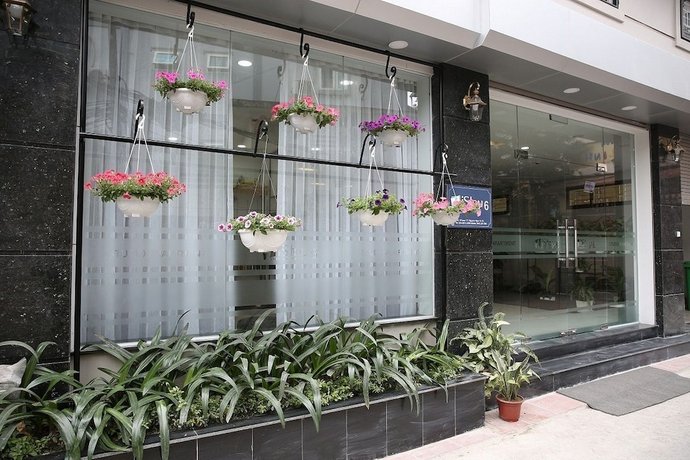 V House 6 Serviced Apartment