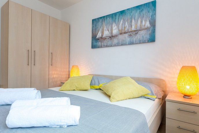 Maru Apartments Novalja