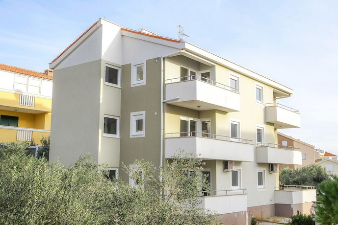 Summer Breeze Apartments Novalja