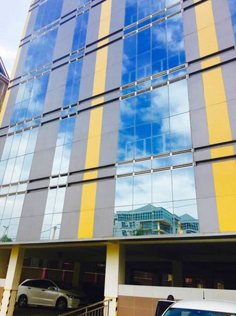 The GeoMara Wood Ave Park Apt F34