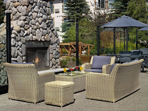 Coast Canmore Hotel & Conference Centre