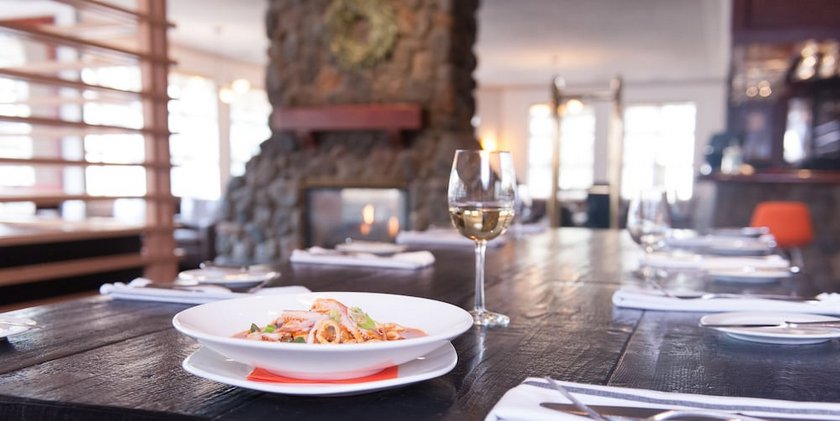 Coast Canmore Hotel & Conference Centre