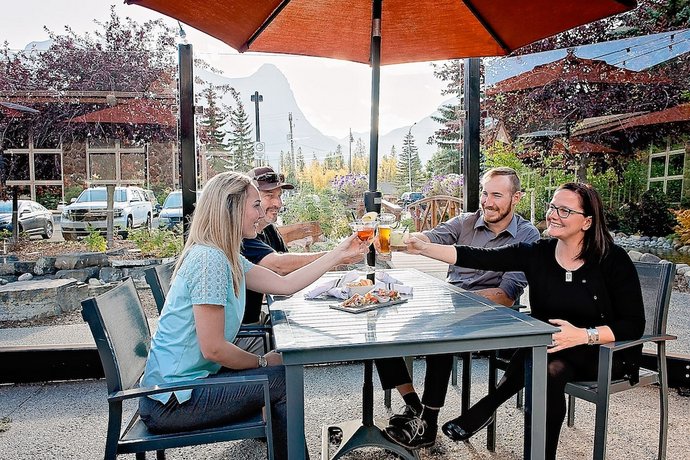 Coast Canmore Hotel & Conference Centre