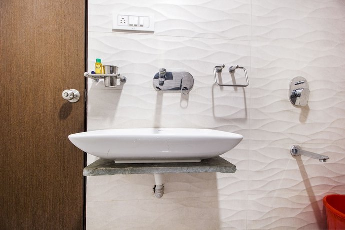 FabHotel Travelers Lodge Gopalpura
