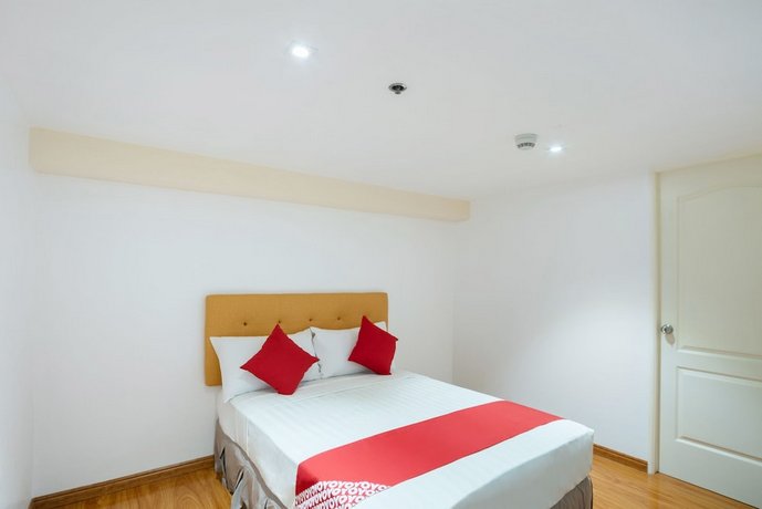 OYO 105 Melbourne Suites