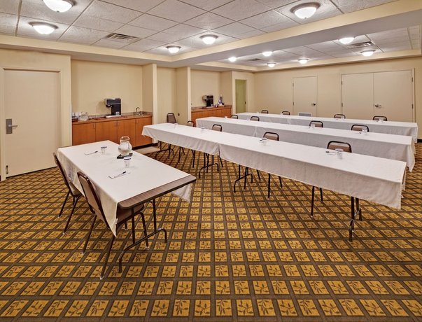 Candlewood Suites Omaha Airport