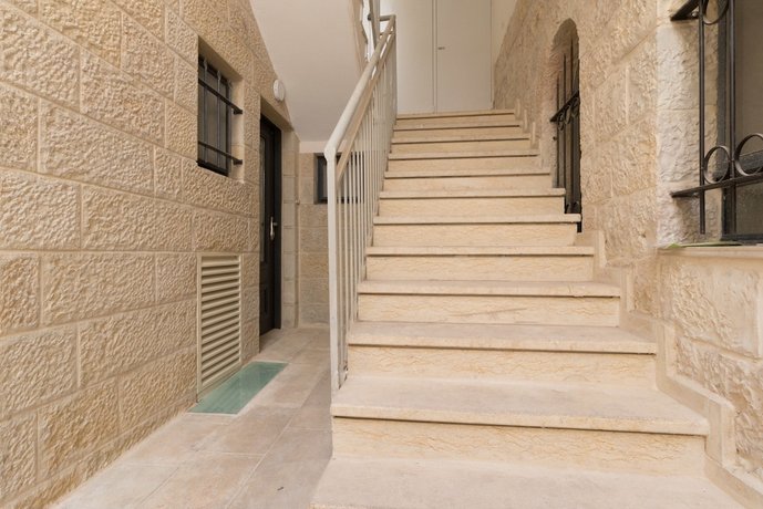 Best Location Authentic Jerusalem Stone Apartment