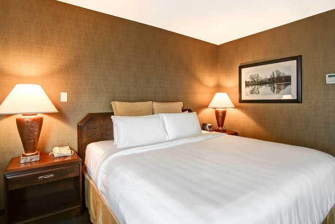 Chateau Lacombe Hotel
