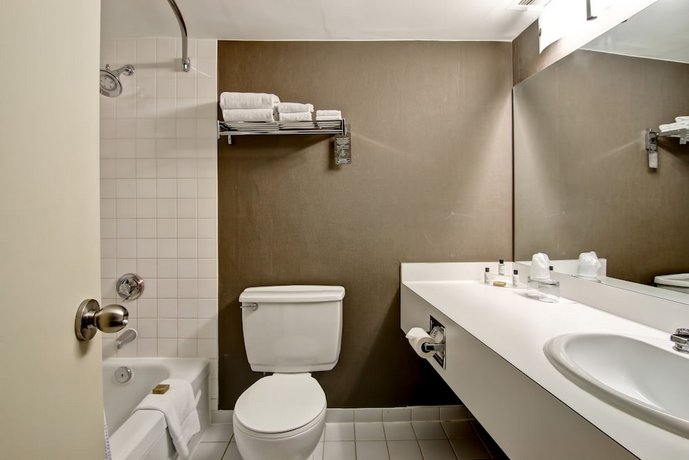 Chateau Lacombe Hotel