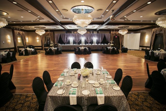 Chateau Lacombe Hotel