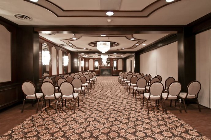 Chateau Lacombe Hotel