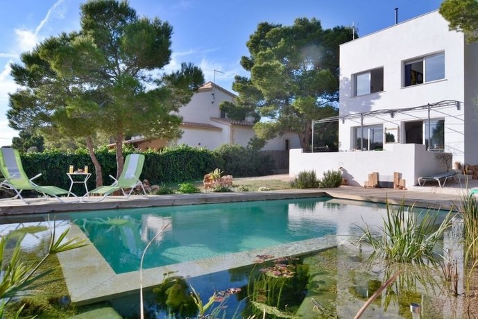 Modern Villa with Pool