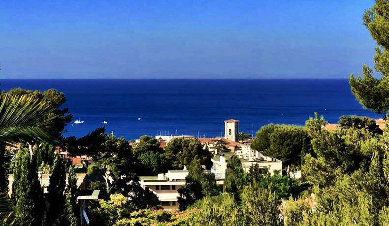 THE ADDRESS CASSIS