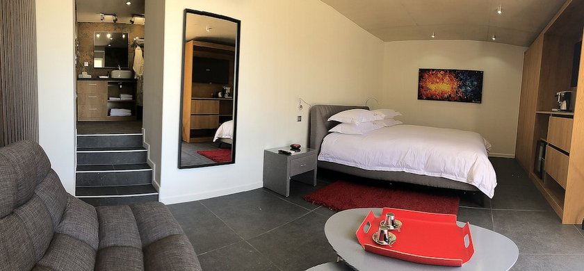 THE ADDRESS CASSIS