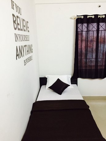 Transit Dorms - A Backpackers Inn & Hostel
