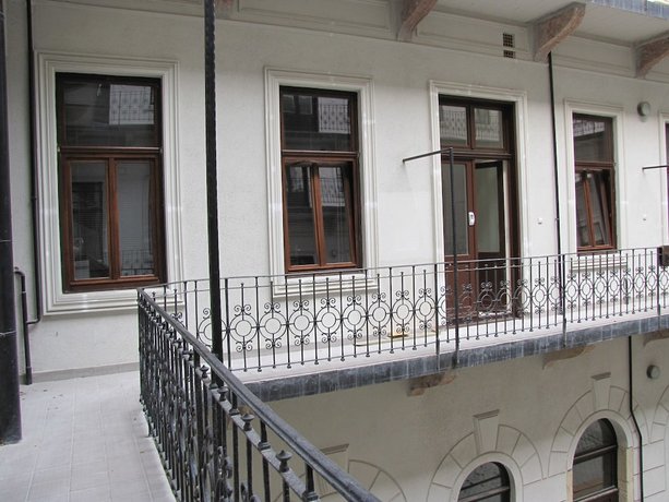Pair of Kings Budapest