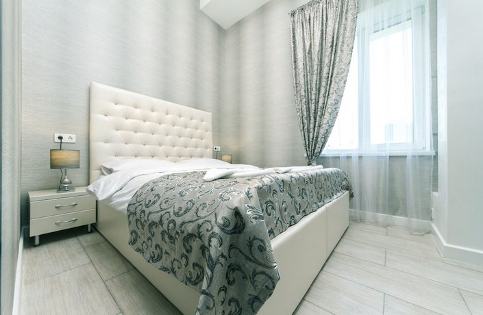 Bogdan Hall DeLuxe