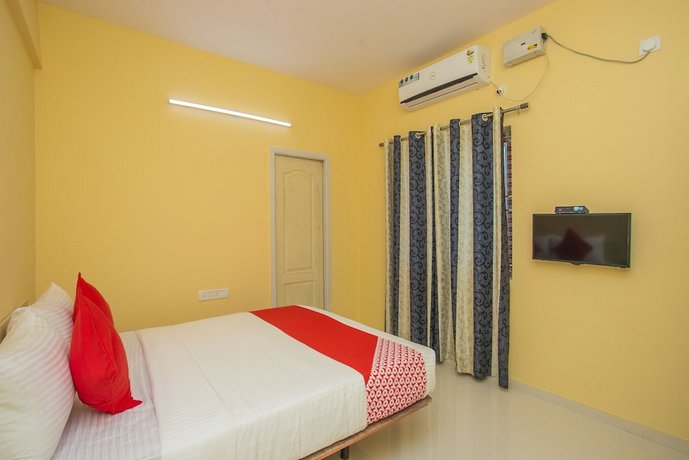 OYO 10522 Varcity Emerald
