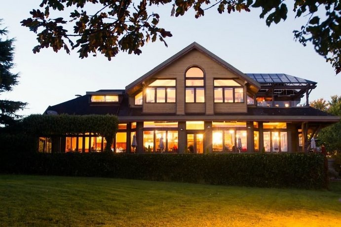 Spinnakers Gastro Brewpub & Guesthouses