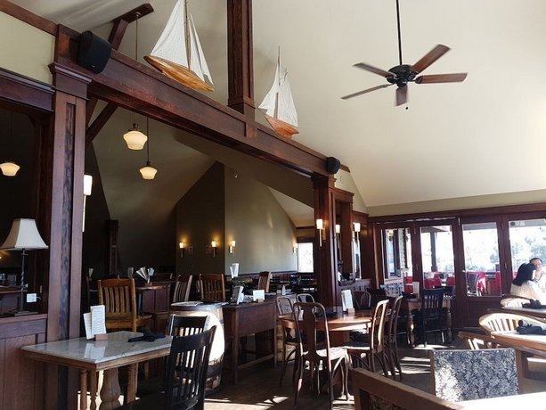Spinnakers Gastro Brewpub & Guesthouses