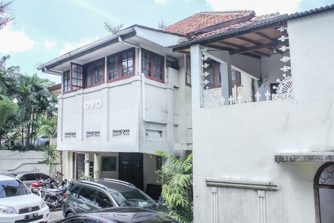 OYO 146 Menteng Residence
